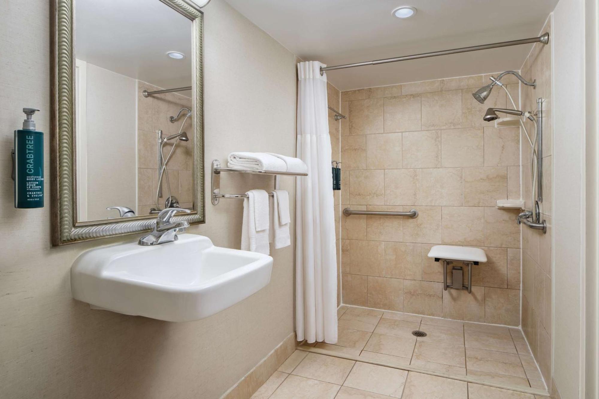Doubletree By Hilton Rocky Mount Hotel Eksteriør billede